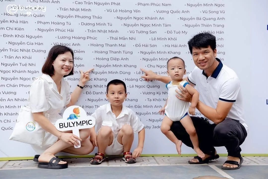 Cả nhà cùng con tại Bulympic